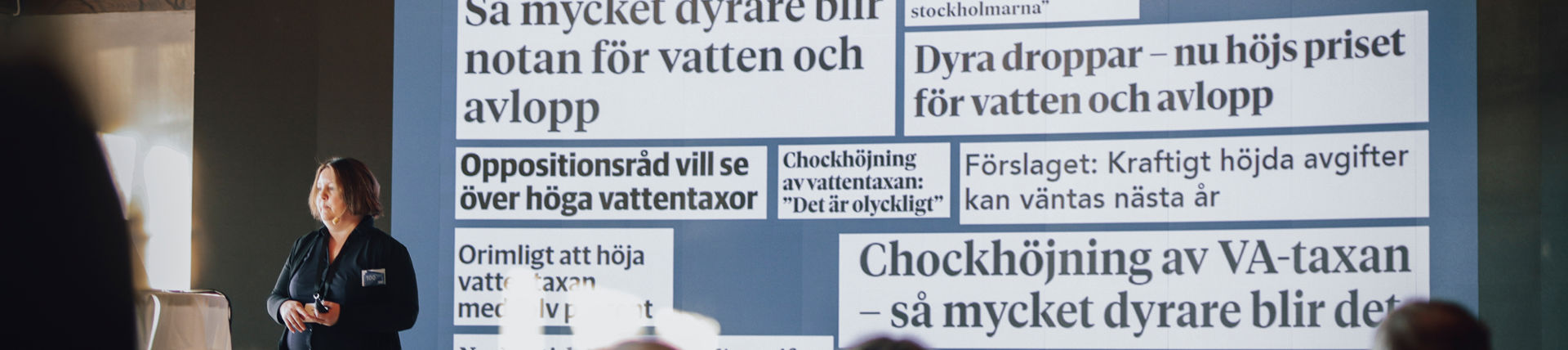 En talare på konferens berättar om hur media kommunicerat höjd VA-taxa.